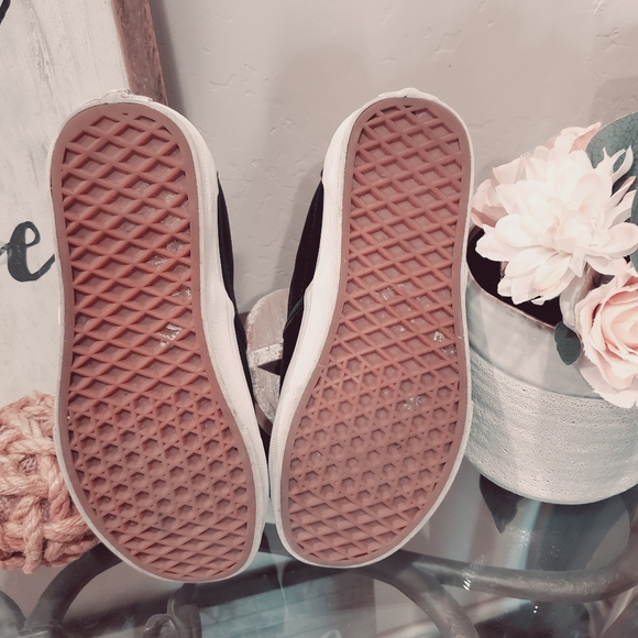 Vans - Picture 3 of 6